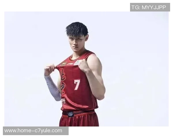 曾凡博防守失误贾里德巴特勒轻松突破上篮得分