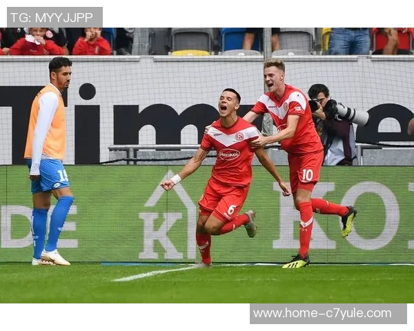 沙尔克04在德乙中表现出色卡里乌斯守门稳健15场比赛零封8次