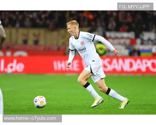 加拉塔萨雷主帅称欧冠收获关键1分满意球员表现展现团队精神