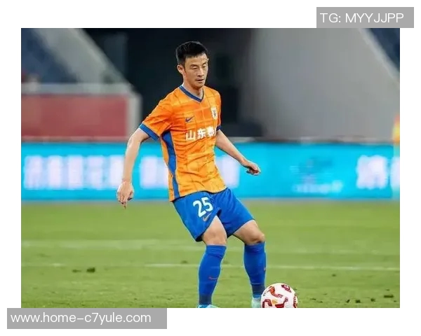 泰山队球员刘世博与彭欣力启程迪拜参与青岛西海岸冬季训练 泰山队球员刘世博与彭欣力启程迪拜参与青岛西海岸冬季训练