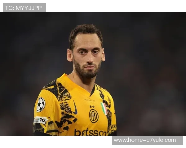 国米官方宣布恰尔汗奥卢左小腿肌肉拉伤将进行伤情评估