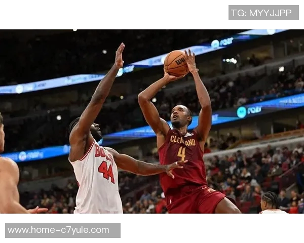 小莫布里攻防两端表现出色12投9中贡献18分10板2断2帽正负值高达26